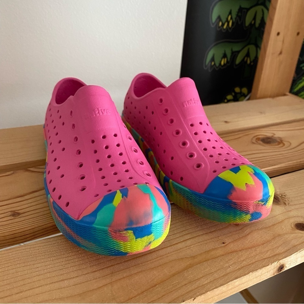 Native Shock Pink Marbled Jefferson Waterproof Shoes 3 - Picture 3 of 13